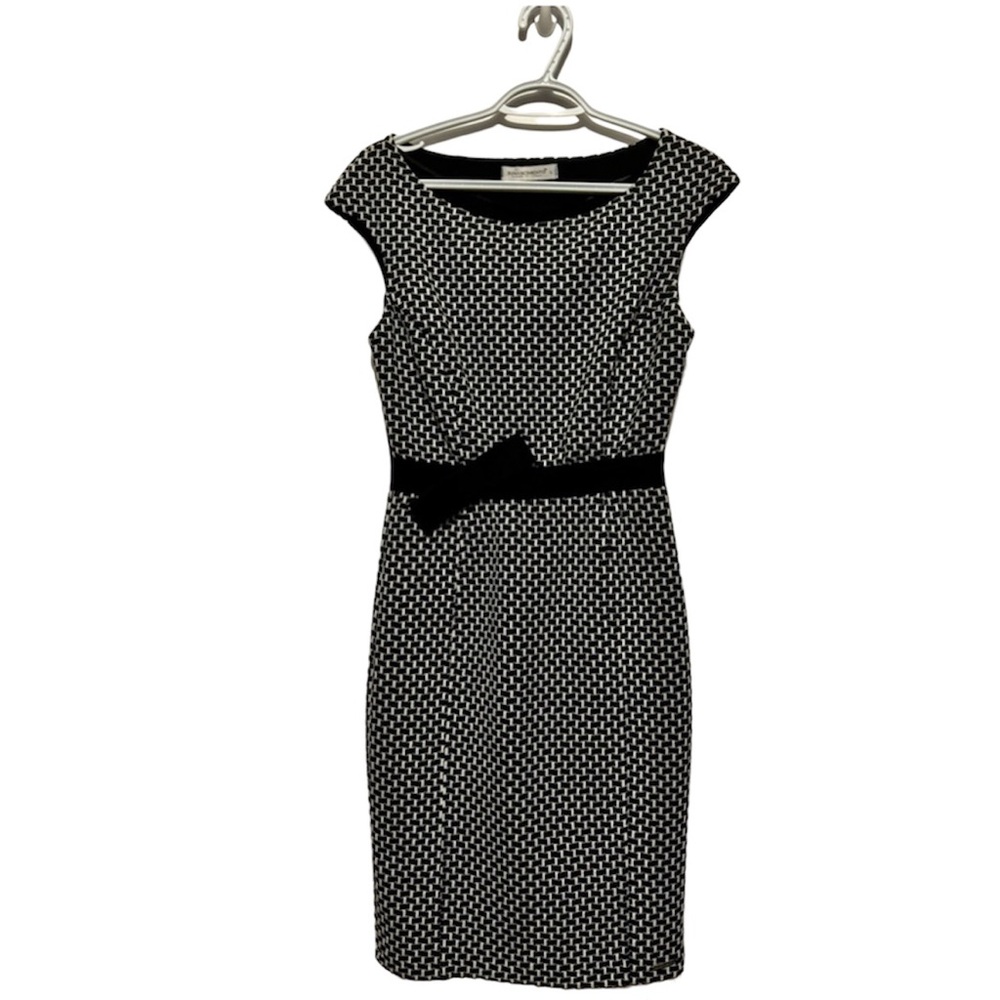 NWOT-Rinascimento black and white abstract fitted dress with lace back